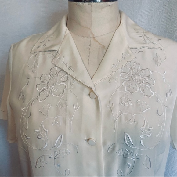 Pure silk M/L ivory hand embroidered short sleeve blouse. NWOT - Picture 2 of 6